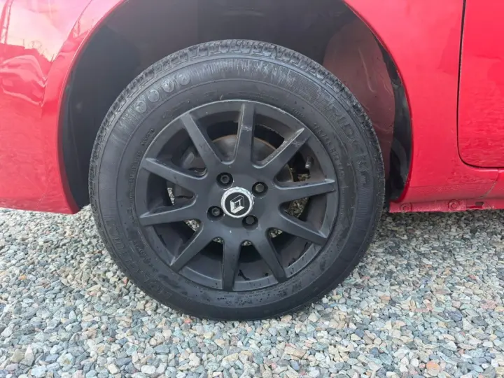 Clio Hatch 1.0 AUTHENTIQUE