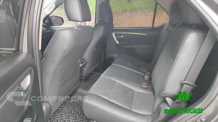 HILUX SW4 2.8 D-4D TURBO DIESEL SRX 4X4 AUTOMÁTICO