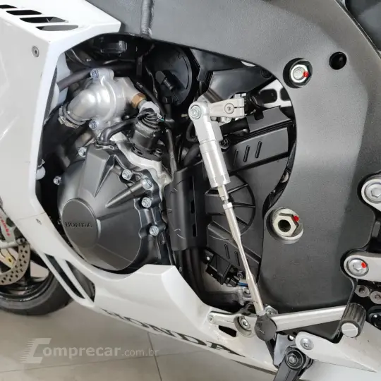 CBR 1000 RR-R FIREBLADE