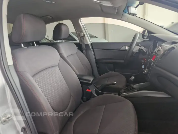 Cerato Sedan 1.6 16V 4P SX3 AUTOMÁTICO