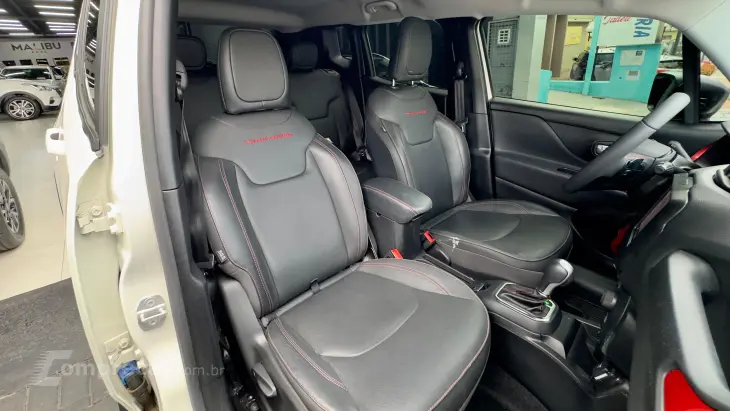 RENEGADE 1.3 T270 Turbo Trailhawk 4X4