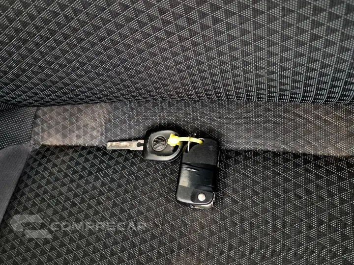 VOYAGE 1.0 12V MPI TOTALFLEX 4P MANUAL