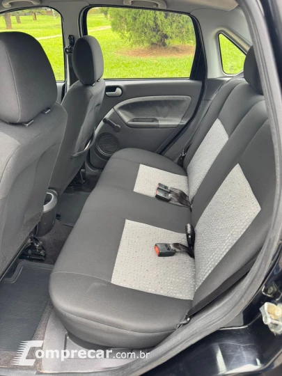 FIESTA 1.6 Rocam SE Sedan 8V