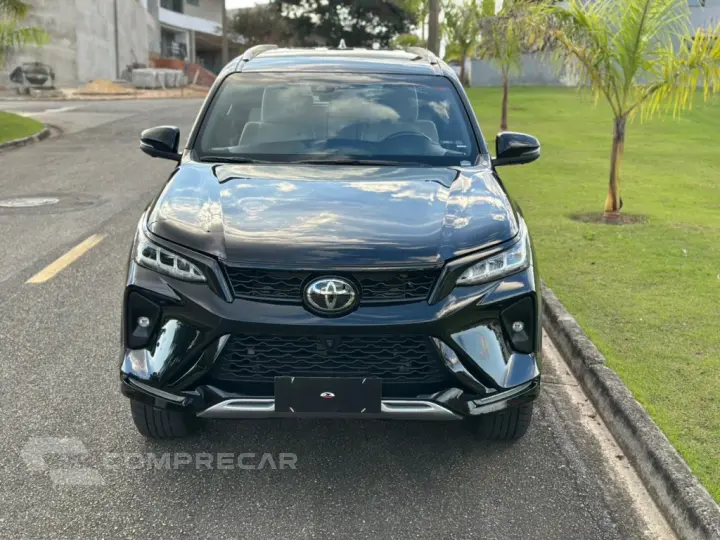 HILUX SW4 2.8 D-4D TURBO DIESEL DIAMOND 7L 4X4 AUTOMÁTICO