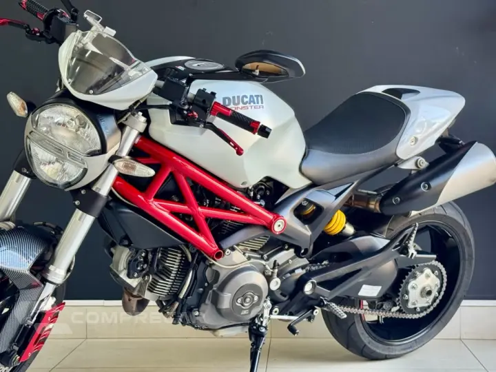 MONSTER 796