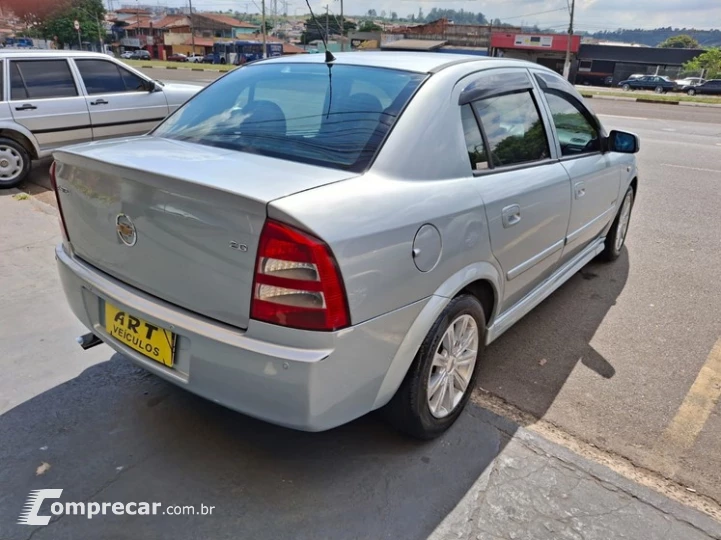 ASTRA 2.0 MPFI Advantage Sedan 8V