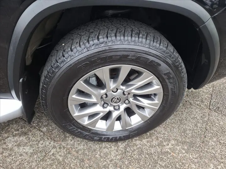 HILUX SW4 2.8 D-4D TURBO DIESEL SRX 7L 4X4 AUTOMÁ