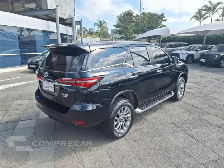 HILUX SW4 2.8 D-4D TURBO DIESEL SRX 7L 4X4 AUTOMÁ