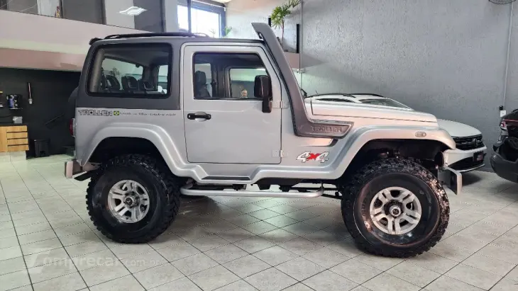 T-4 4x4 3.0 TB Int. Cap. Rígida Diesel