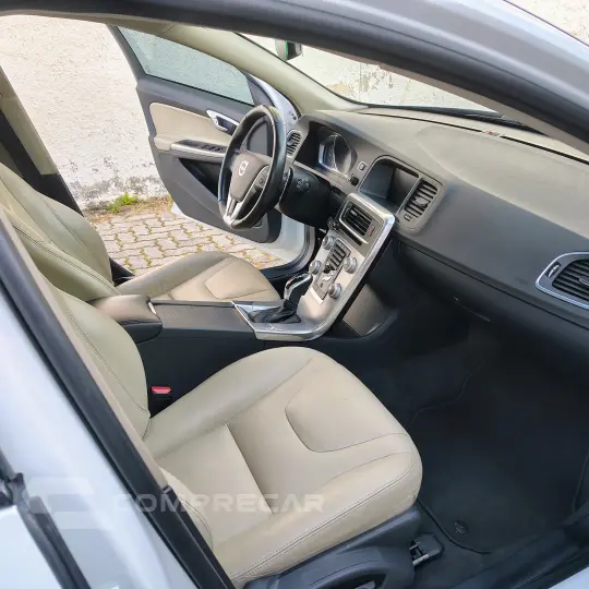 V60 2.0 T4 Momentum