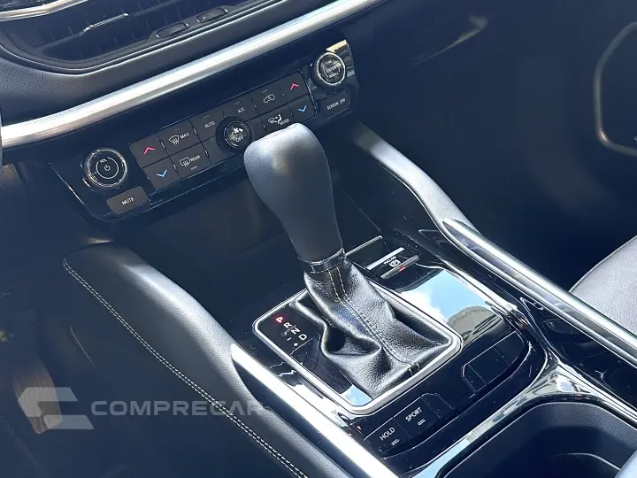 COMMANDER 1.3 T270 TURBO FLEX LONGITUDE AT6