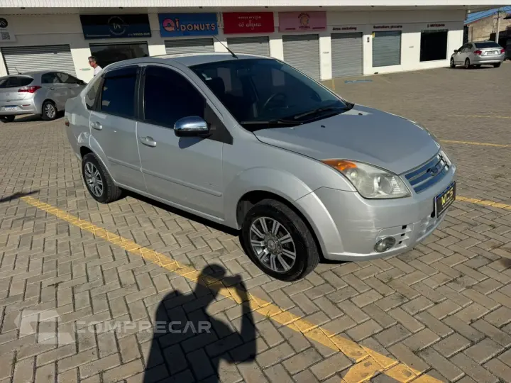 Fiesta Class sedan 1.6 Completo