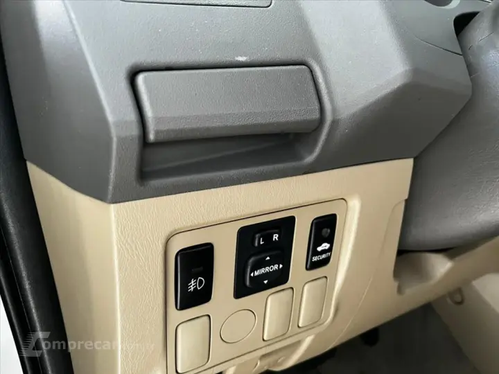 HILUX SW4 2.7 SR 4X2 7 LUGARES 16V GASOLINA 4P AU