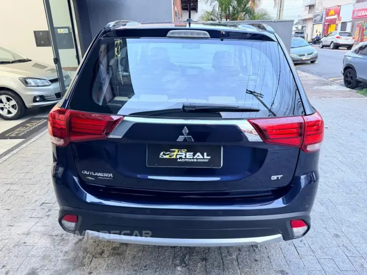 OUTLANDER 3.0 GT 4X4 V6 24V GASOLINA 4P AUTOMÁTICO
