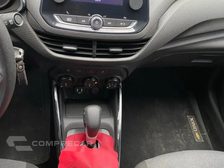 ONIX 1.0 Turbo Plus LT