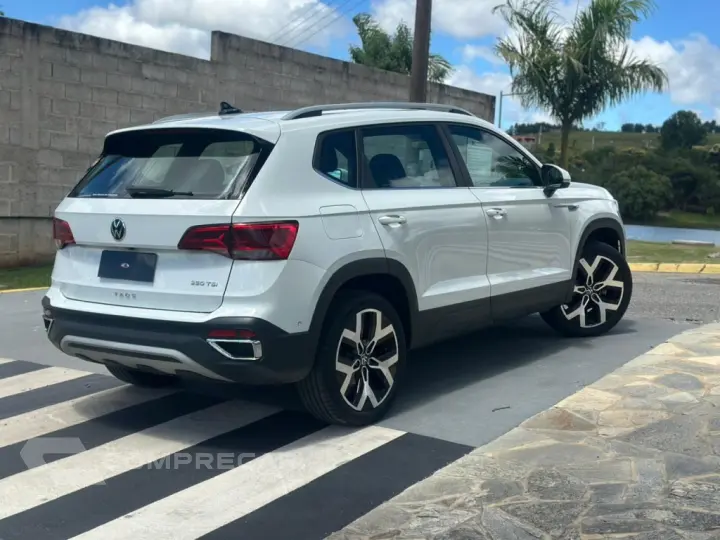 TAOS 1.4 250 TSI TOTAL FLEX HIGHLINE AUTOMÁTICO