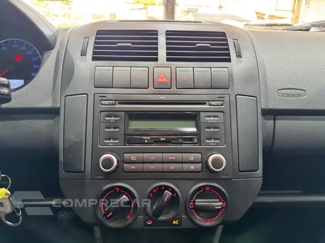 POLO SEDAN - 1.6 MI 8V 4P MANUAL