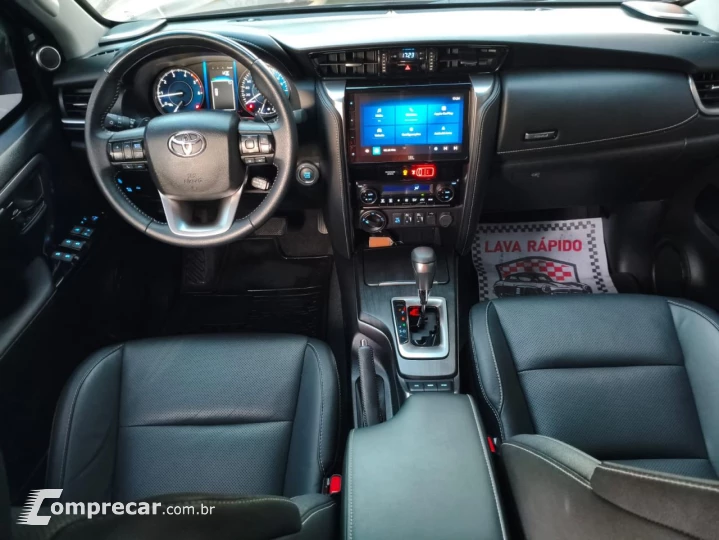 Hilux SW4 2.8 4P SRX 4X4 7 LUGARES TURBO DIESEL AUTOMÁTICO