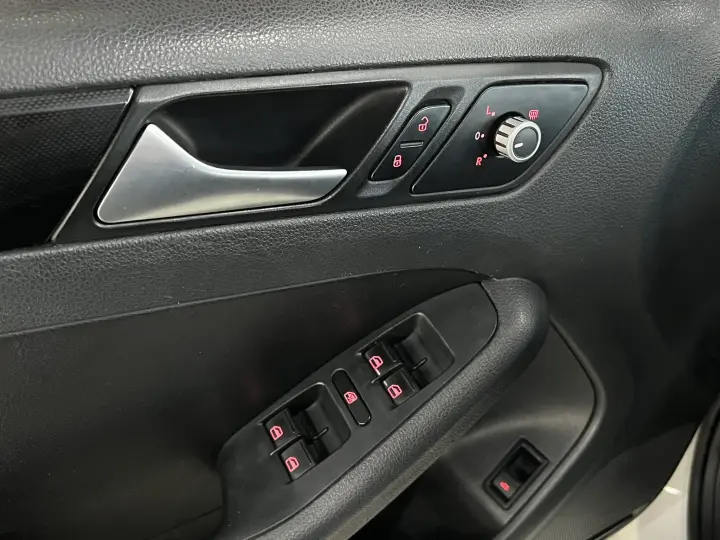 JETTA 2.0 COMFORTLINE 120CV FLEX 4P TIPTRONIC