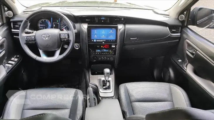 HILUX SW4 2.8 D-4D TURBO DIESEL SRX 4X4 AUTOMÁTICO