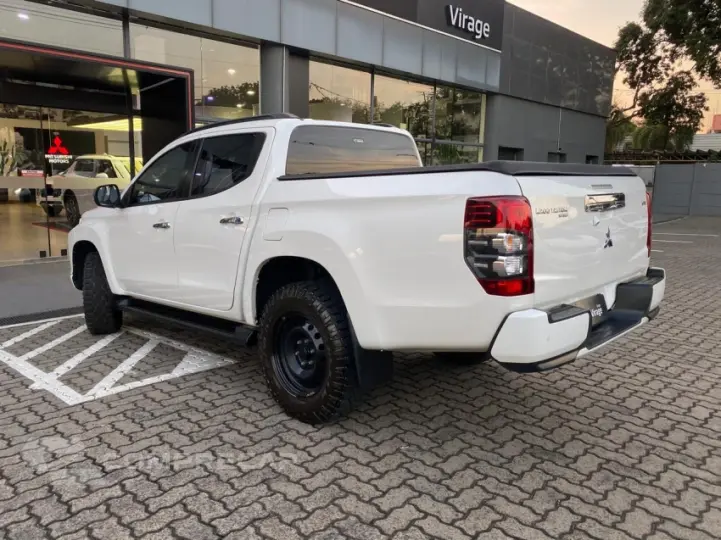 L200 TRITON 2.4 16V Turbo Sport HPE CD 4X4
