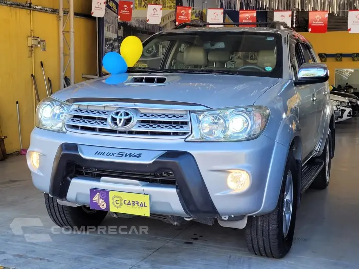 Hilux SW4 SRV D4-D 4x4 3.0 TDI Dies. Aut