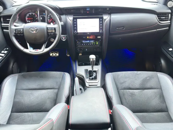 HILUX SW4 2.8 D-4D TURBO DIESEL GR-S 7L 4X4 AUTOMÁTICO