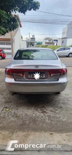 AZERA 3.3 MPFI GLS Sedan V6 24V