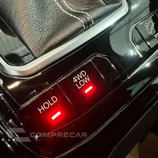 Commander Black Hurricane 2.0 4x4 TB Aut