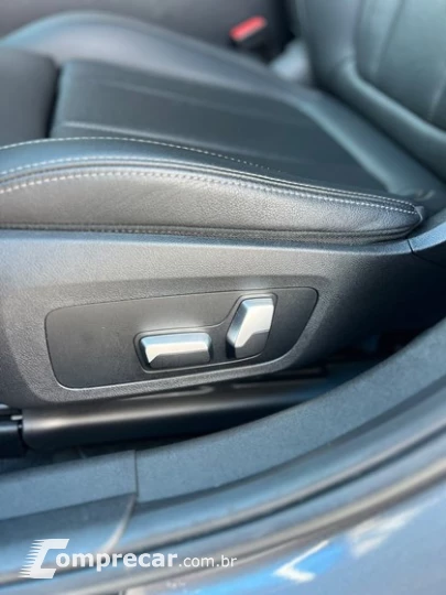 320i