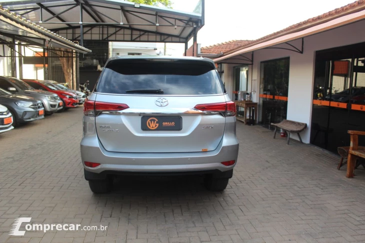 Hilux SW4 2.8 4P SRX 4X4 7 LUGARES TURBO DIESEL AUTOMÁTICO