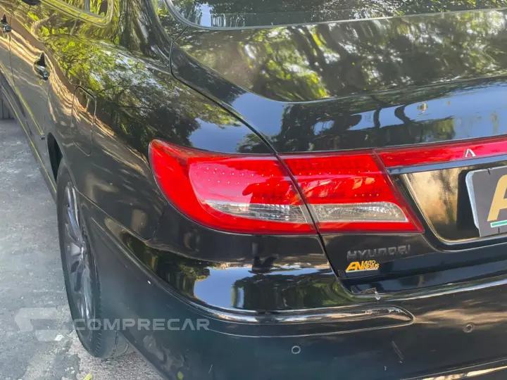AZERA 3.3 MPFI GLS Sedan V6 24V