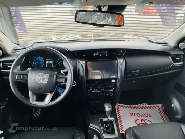 HILUX SW4 2.8 D-4D TURBO DIESEL SRX PLATINUM 7L 4X4 AUTOMÁTI