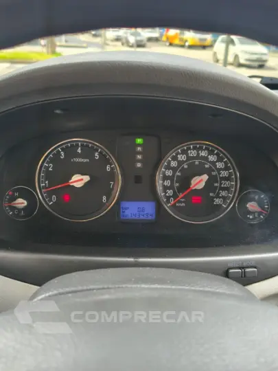 AZERA 3.3 MPFI GLS Sedan V6 24V
