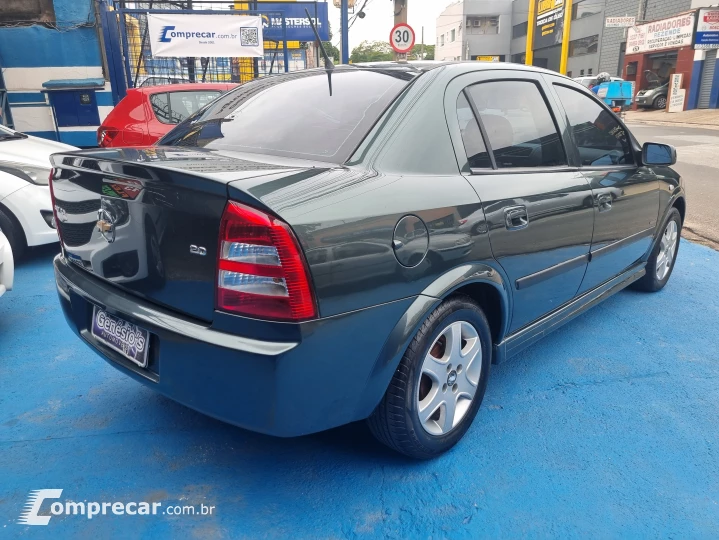 ASTRA 2.0 MPFI Advantage Sedan 8V