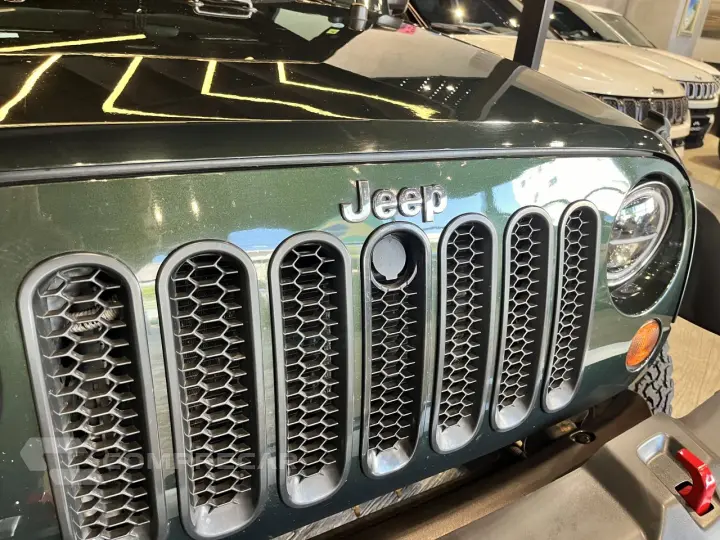 Wrangler 3.8 V6 12V SPORT TETO RÍGIDO E LONA AUTOMÁTICO