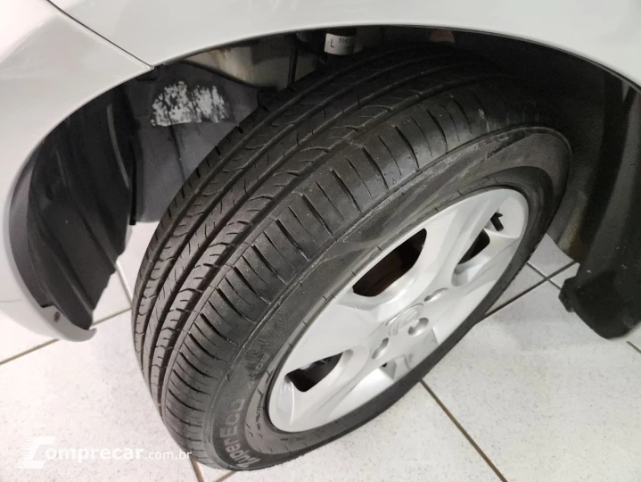 Fit 1.4 16V 4P LX FLEX