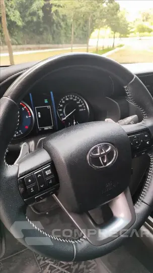 HILUX SW4 2.8 D-4D TURBO DIESEL SRX 4X4 AUTOMÁTICO