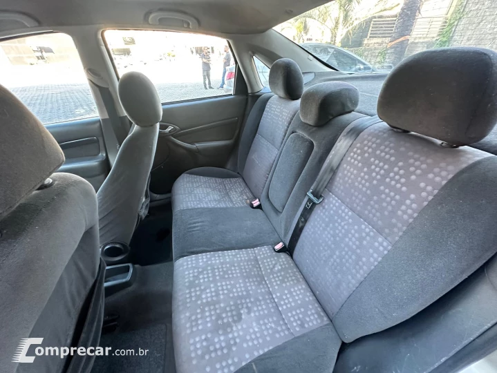 FOCUS 2.0 GHIA SEDAN 16V GASOLINA 4P MANUAL