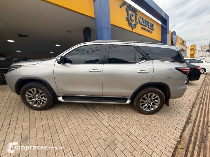 HILUX SW4 2.8 D-4d Turbo SRX 7L 4X4
