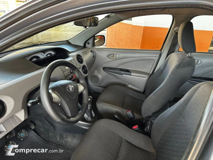 Etios sedan 1.5 xs