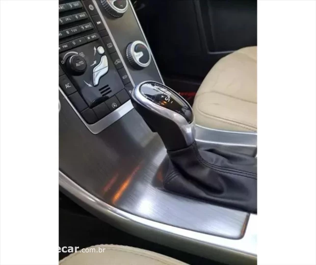 XC60 2.0 T5 KINETIC GASOLINA 4P AUTOMÁTICO