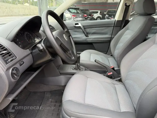 POLO SEDAN - 1.6 MI 8V 4P MANUAL