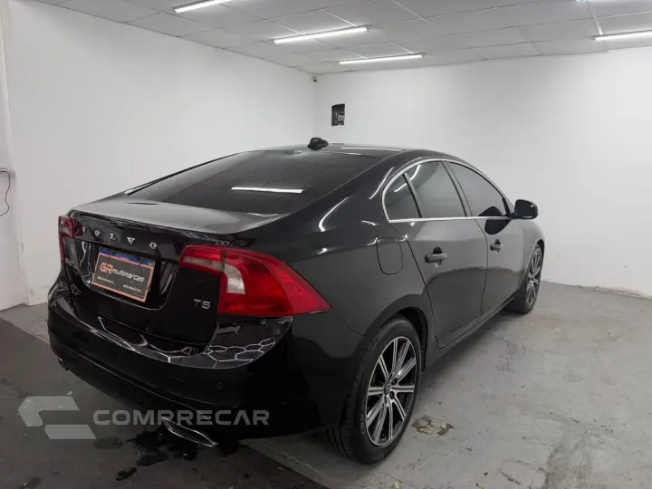 S60 T-5 MOMENTUM 2.0 245cv 4p