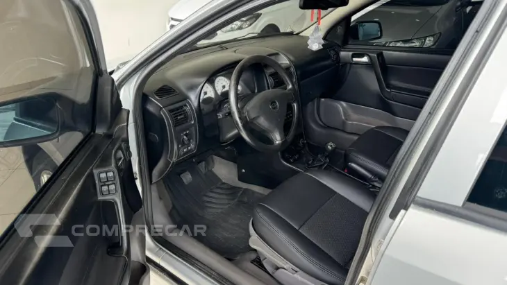 ASTRA 2.0 MPFI CD Sedan 8V