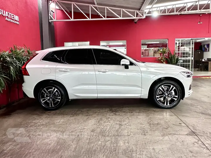 XC60 2.0 D5 DIESEL MOMENTUM AWD GEARTRONIC