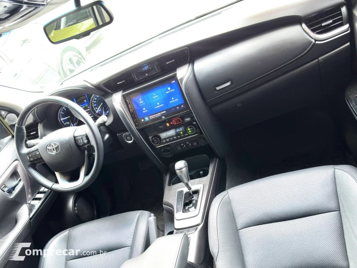 HILUX SW4 2.8 D-4D TURBO DIESEL SRX PLATINUM 7L 4X4 AUTOMÁTI