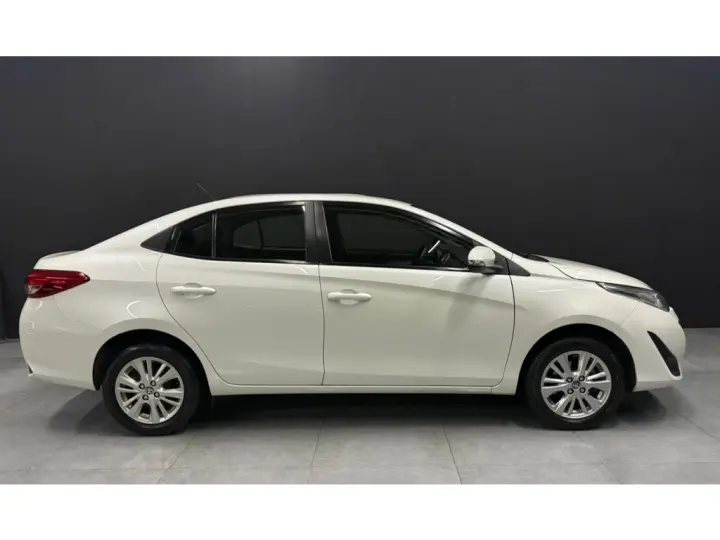 YARIS 1.5 16V FLEX SEDAN XL PLUS TECH MULTIDRIVE