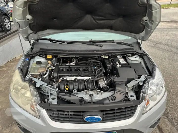 FOCUS SEDAN