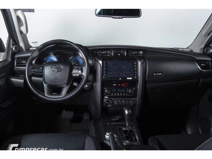 HILUX SW4 2.8 D-4D TURBO DIESEL SRX 7L 4X4 AUTOMÁTICO